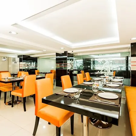 Le Touche Hotel