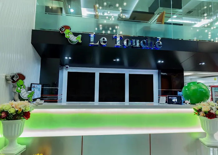 Le Touche Hotel