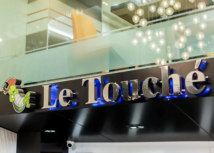 Le Touche Hotel 3*